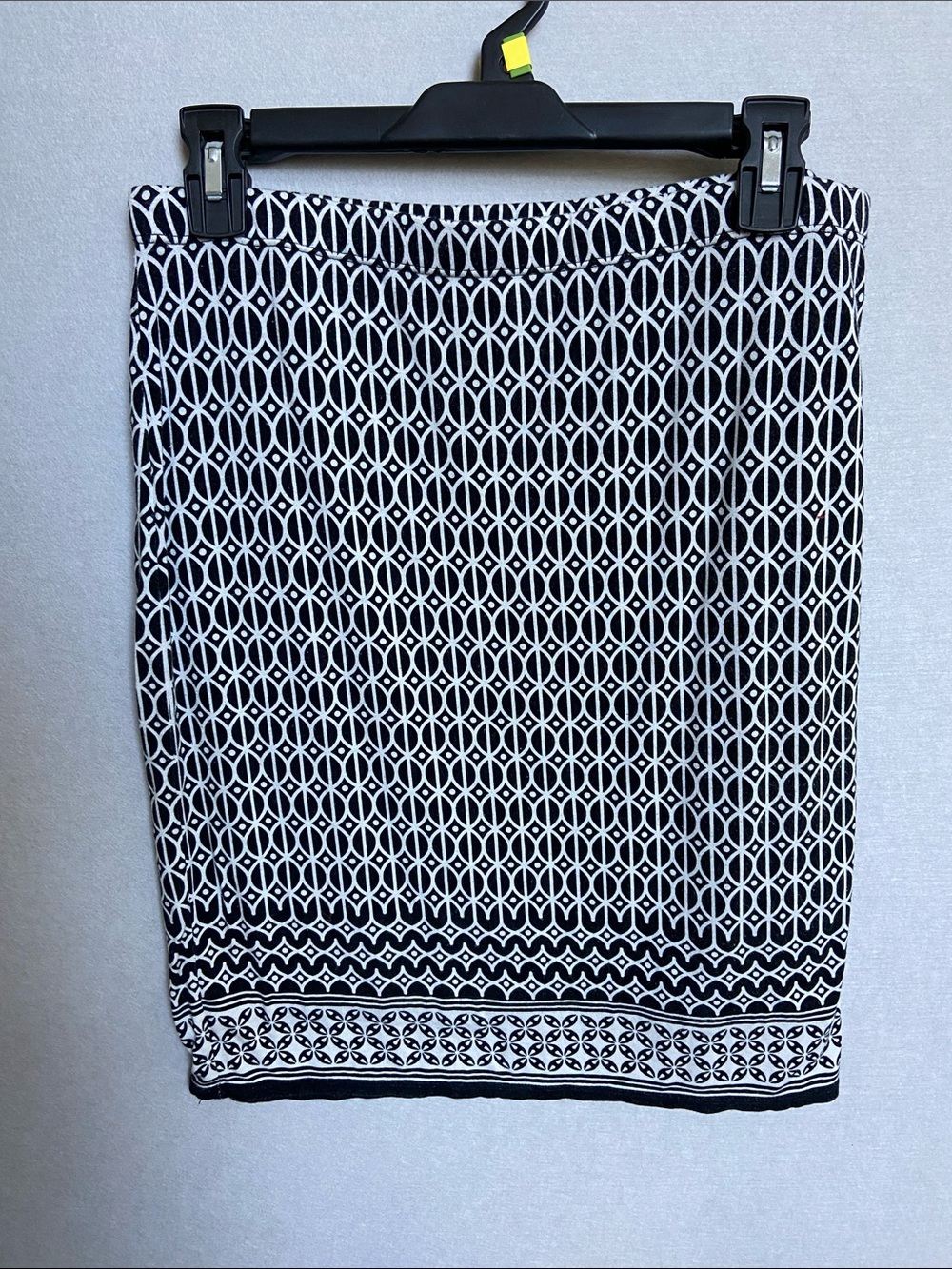 Max Studio Super Stretchy Black and White Geometric Pencil Skirt